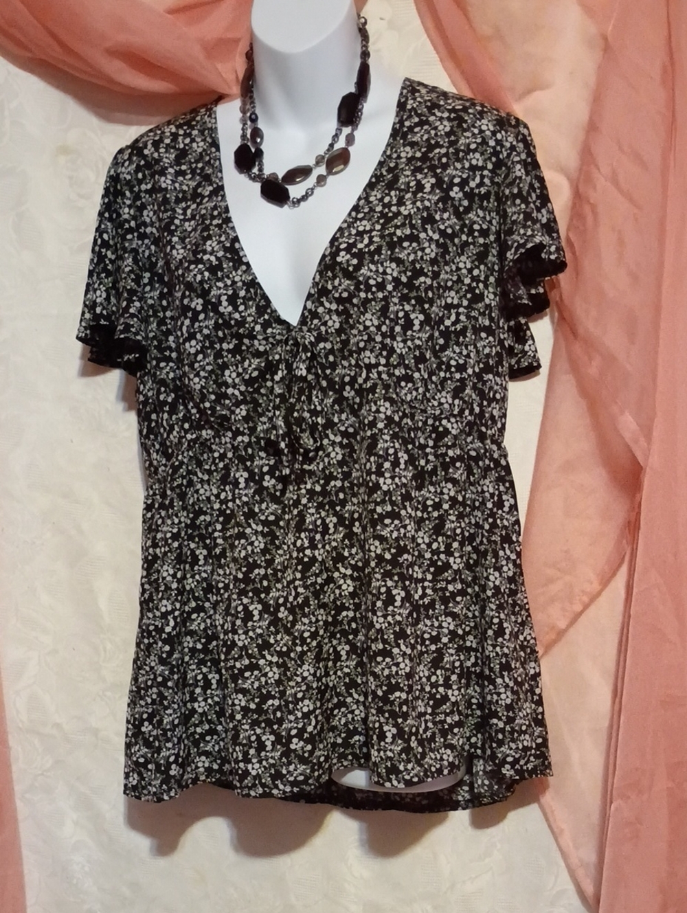 SHEIN Ladies Black and White Wrap Blouse with V-Neck Sz 0XL